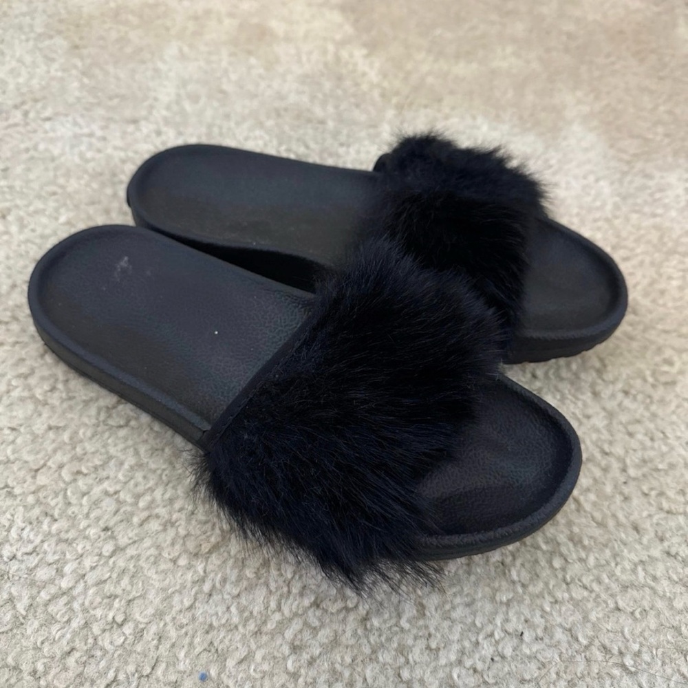 UGG royale black fur slides